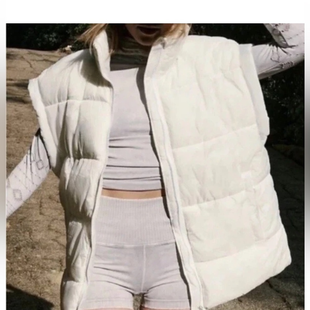 Free People FP movement in a bubble puffer vest - NWT- rose quartz- sz Medium